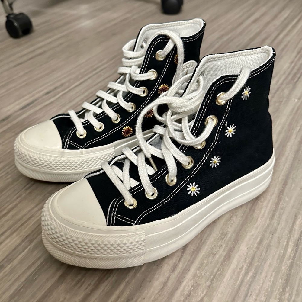 Converse Floral Embroidery High Top Platform | Women’s US Size 6